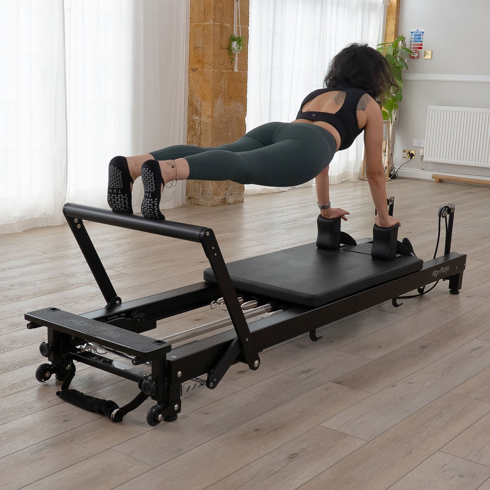 C8-Pro Pilates Reformer – Noir/Black